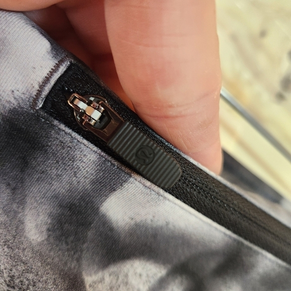 Lululemon Speed Up Crop Black Grey White Size 10 - Picture 9 of 16